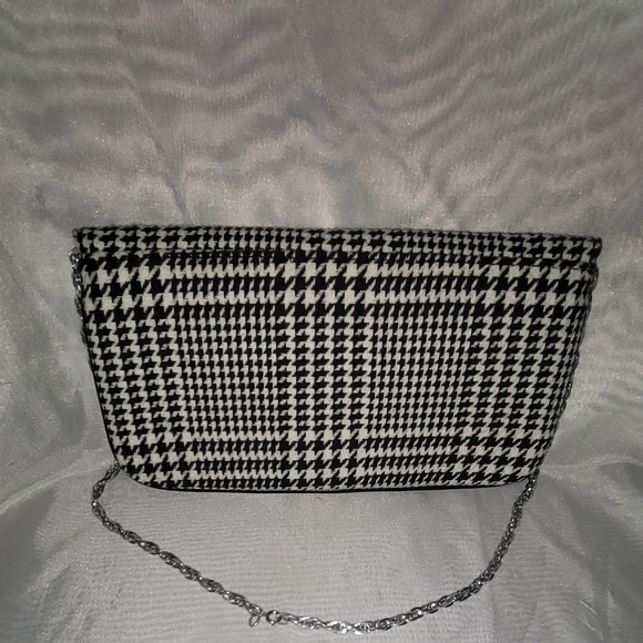 Talbots Houndstooth Clutch with Gold Clasp - Picture 3 of 7